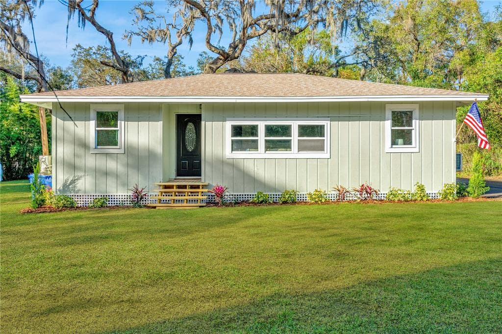 2318 E LUMSDEN ROAD VALRICO, FL 33594
