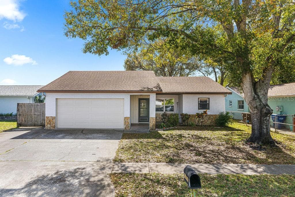 7876 SHADOW RUN DRIVE LARGO, FL 33773