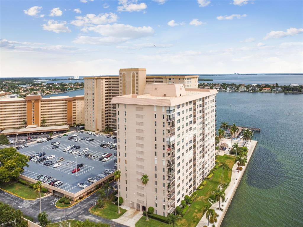 5220 BRITTANY DRIVE S UNIT 1307 ST PETERSBURG, FL 33715