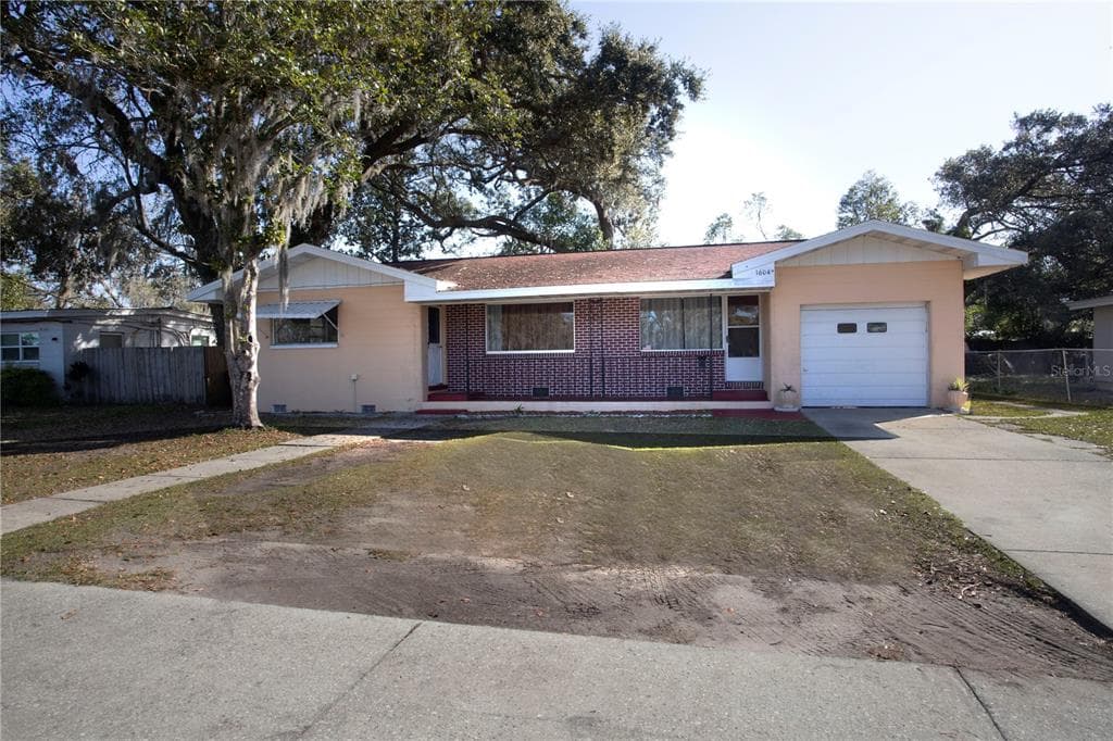 1604 S COLLINS STREET PLANT CITY, FL 33563