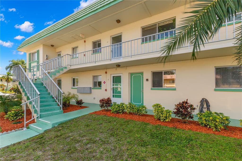 2001 GREENBRIAR BOULEVARD UNIT 2 CLEARWATER, FL 33763