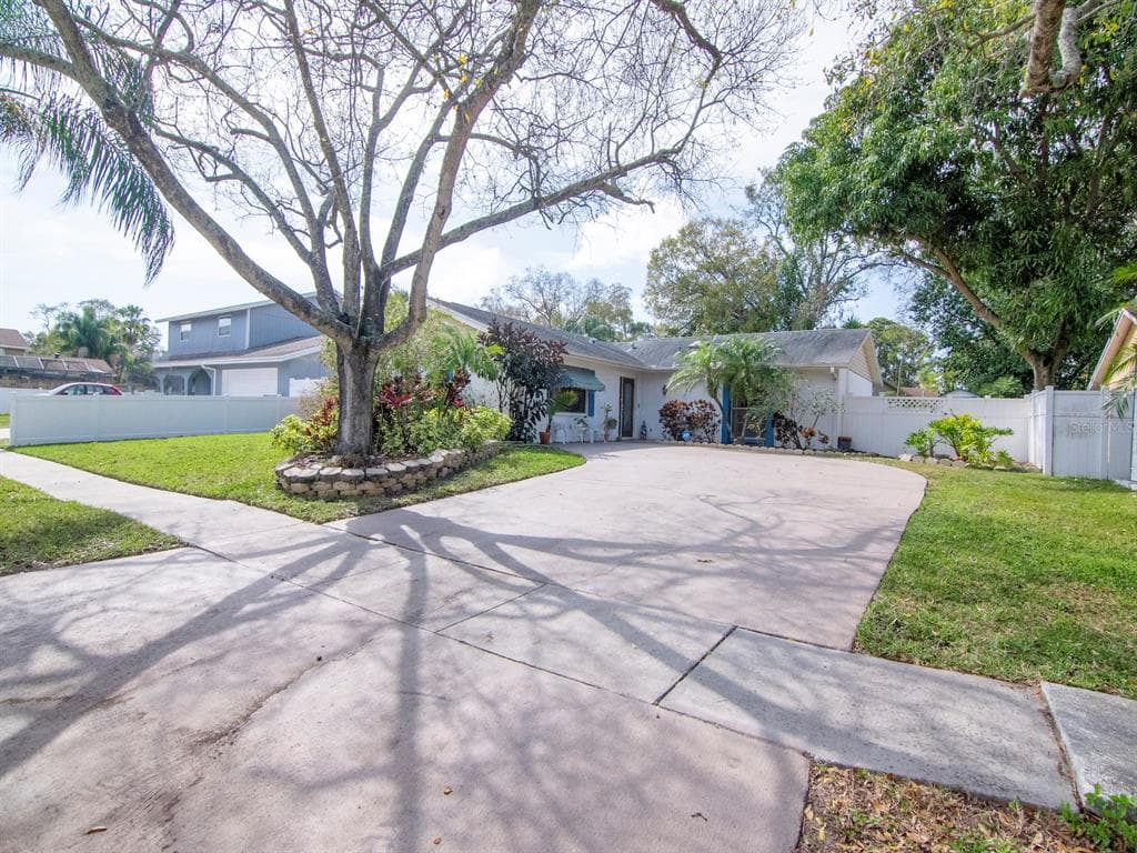 8204 KIRKWOOD DRIVE TAMPA, FL 33634