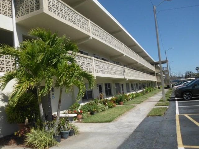 1051 79TH AVENUE N UNIT 205 ST PETERSBURG, FL 33702
