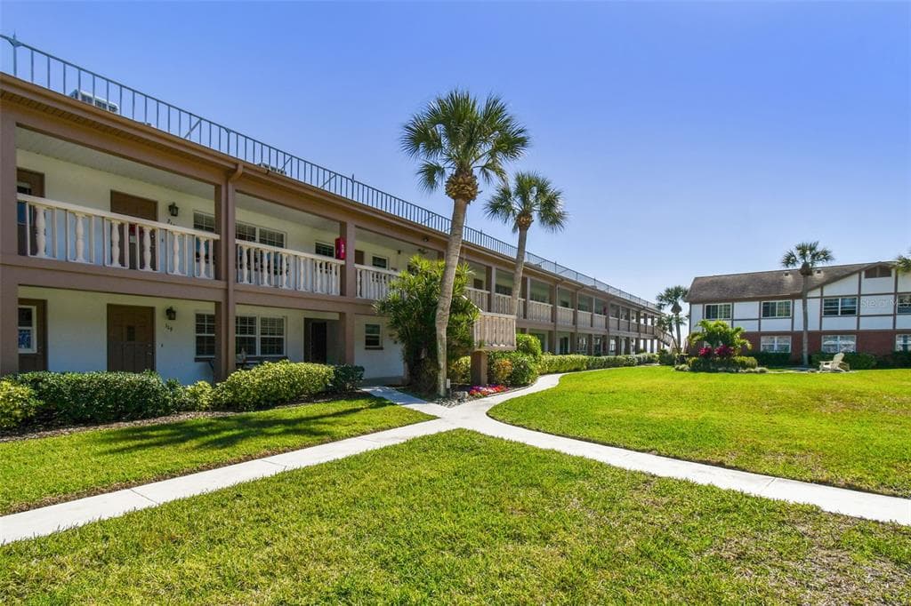 650 PINELLAS POINT DRIVE S UNIT 220 ST PETERSBURG, FL 33705