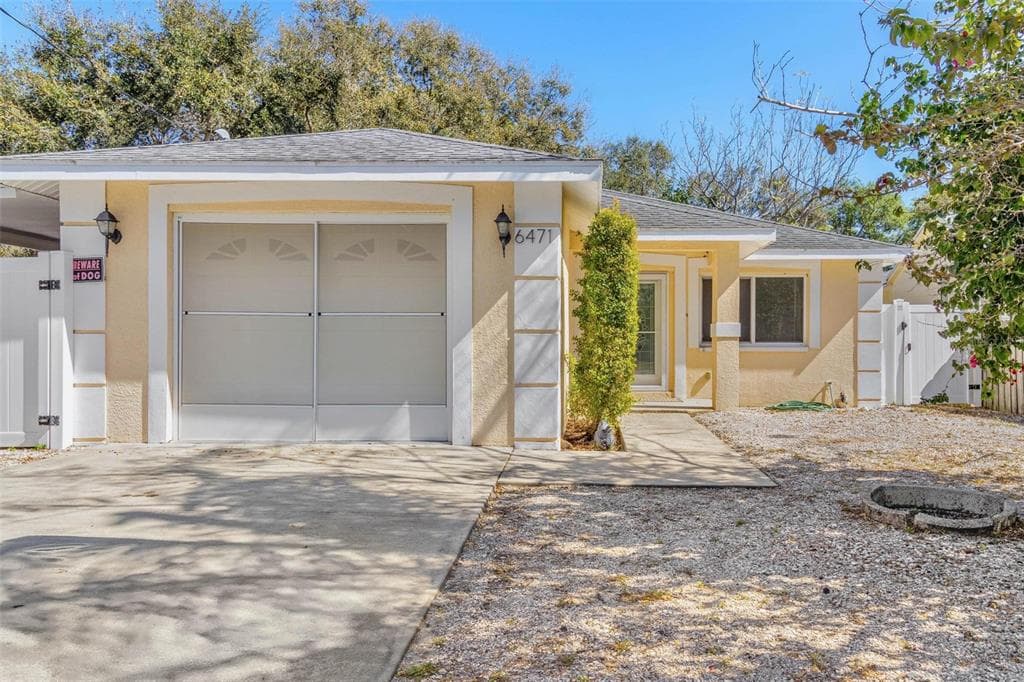 6471 WAYNE STREET N ST PETERSBURG, FL 33702