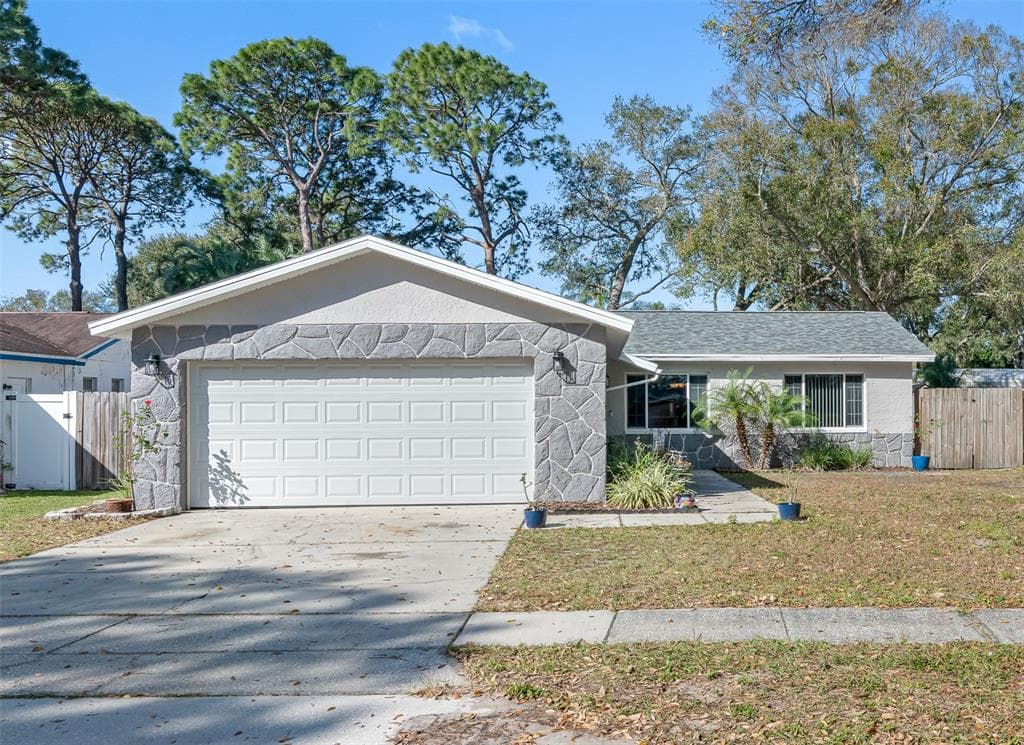 8222 JENNIFER LANE SEMINOLE, FL 33777