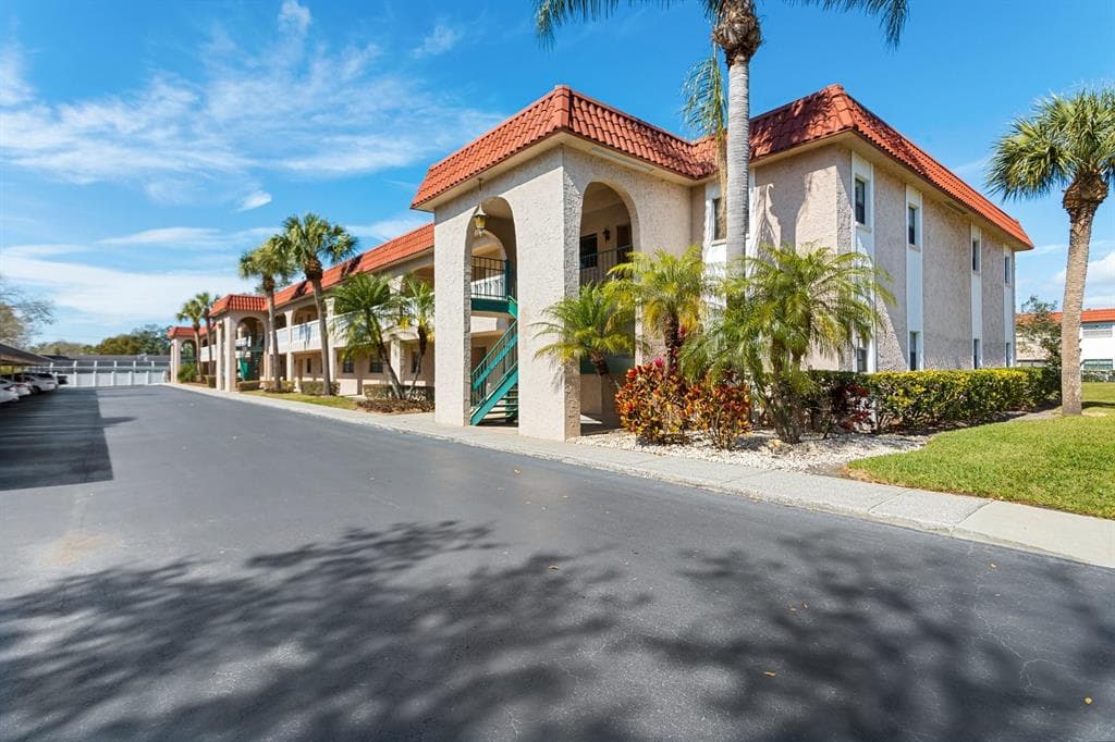 1750 BELLEAIR FOREST DRIVE UNIT C10 BELLEAIR, FL 33756