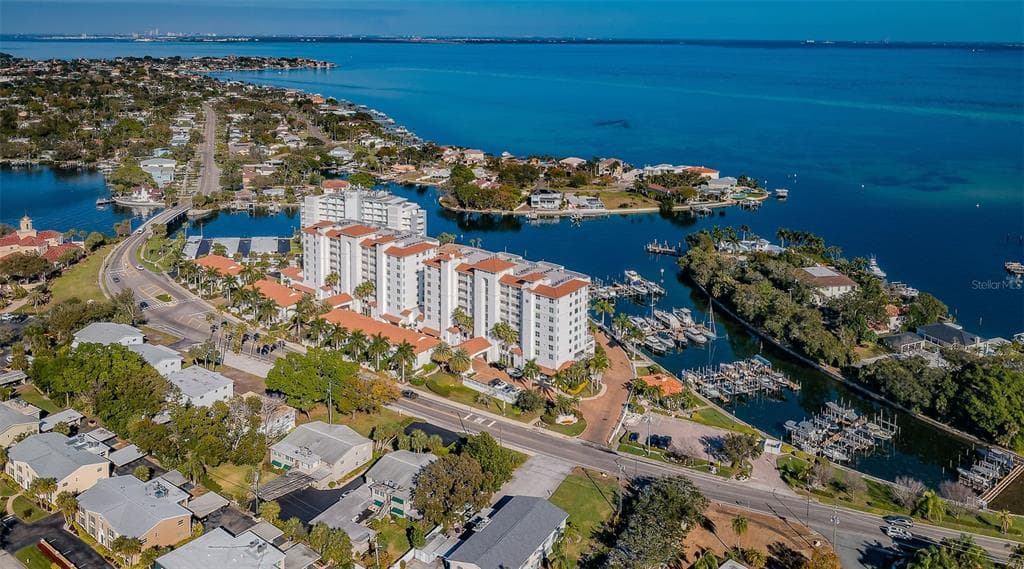 1325 SNELL ISLE BOULEVARD NE UNIT 611 ST PETERSBURG, FL 33704