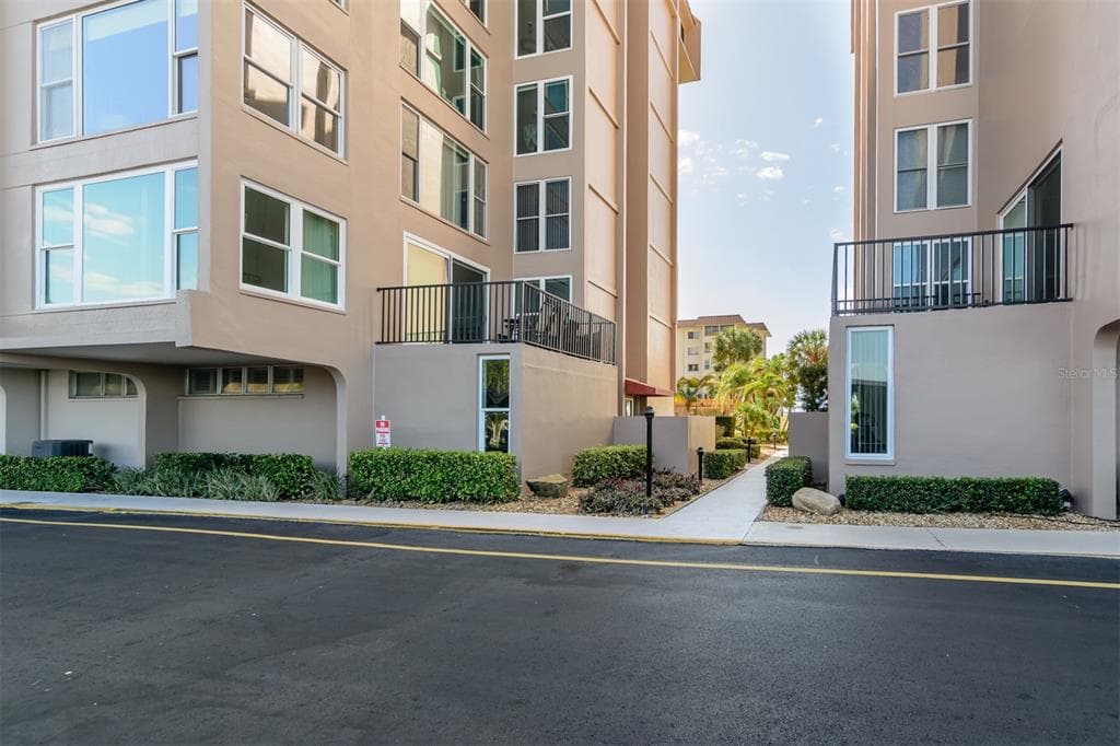 632 EDGEWATER DRIVE UNIT 534 DUNEDIN, FL 34698
