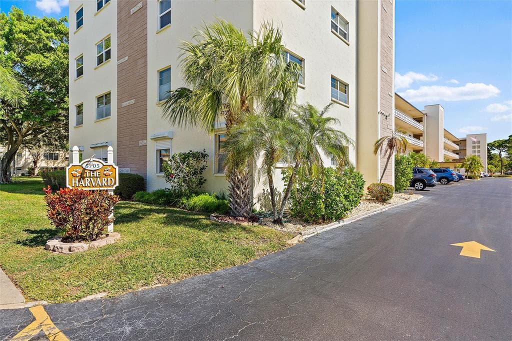 5705 80TH STREET N UNIT 214 ST PETERSBURG, FL 33709