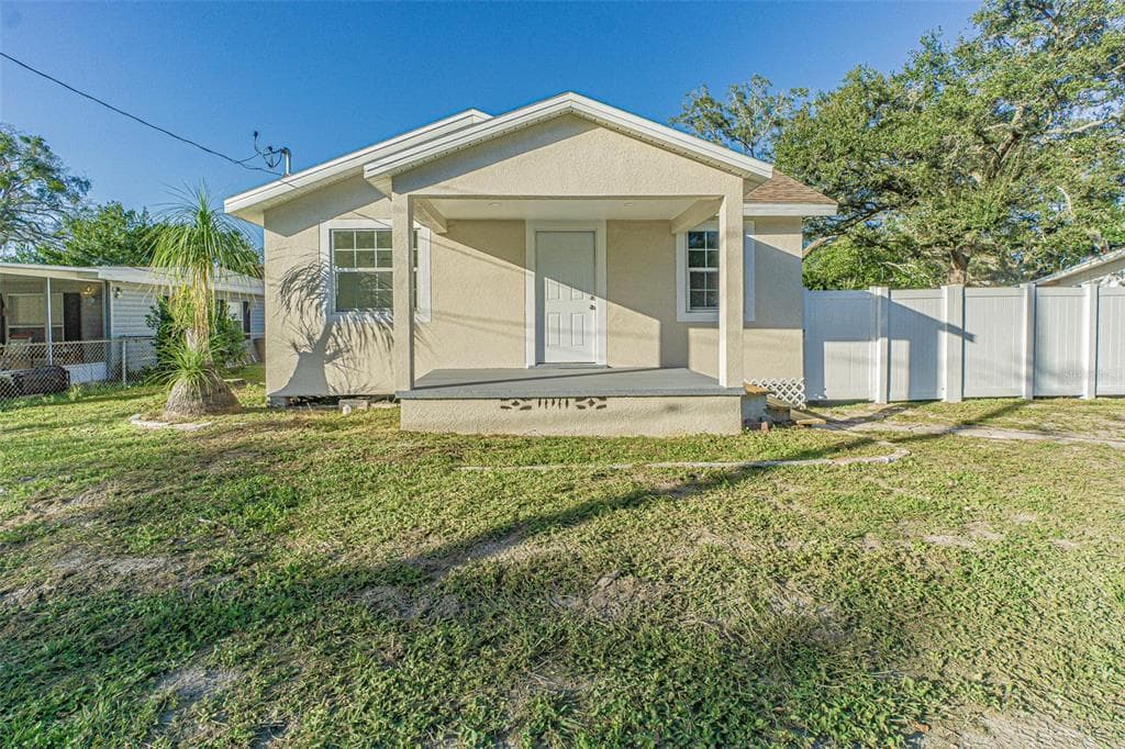 2517 W CREST AVENUE TAMPA, FL 33614