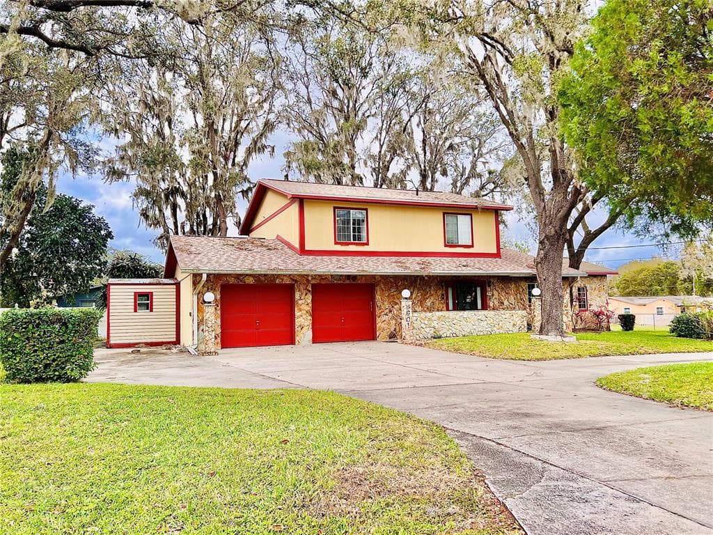 8601 VALRIE LANE