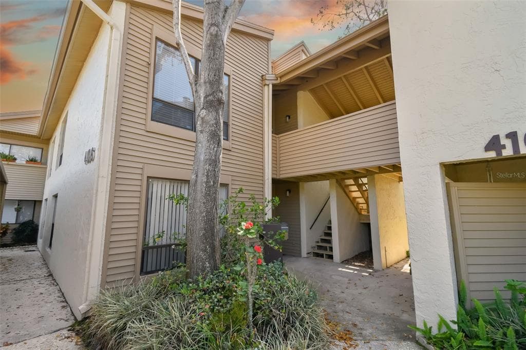 4106 PINELAKE LANE UNIT 201 TAMPA, FL 33618