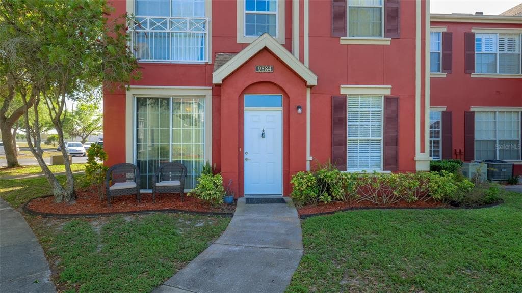 9584 LAKE CHASE ISLAND WAY UNIT 9584 TAMPA, FL 33626