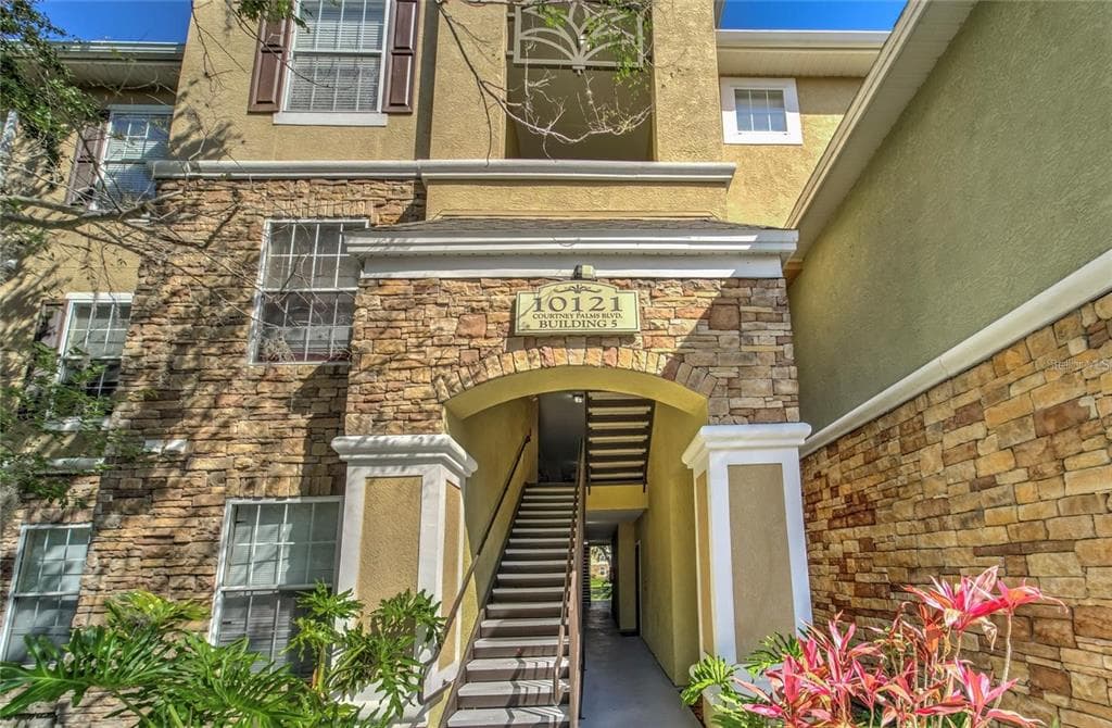10121 COURTNEY PALMS BOULEVARD UNIT 303 TAMPA, FL 33619