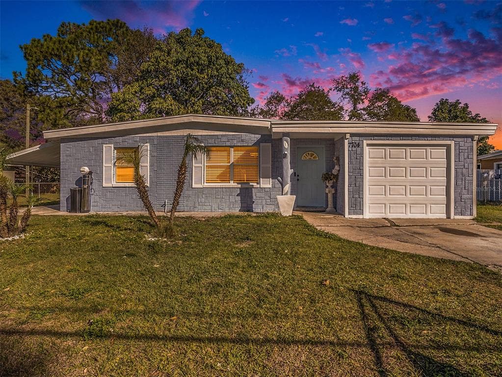 7704 CORAL VINE LANE TAMPA, FL 33619