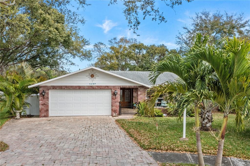 1437 LAWNWOOD COURT TARPON SPRINGS, FL 34689