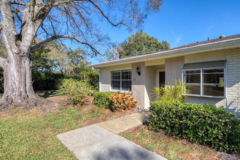 1084 DUNROBIN DRIVE UNIT A PALM HARBOR, FL 34684