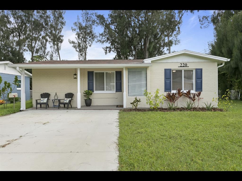 220 83RD AVENUE NE ST PETERSBURG, FL 33702
