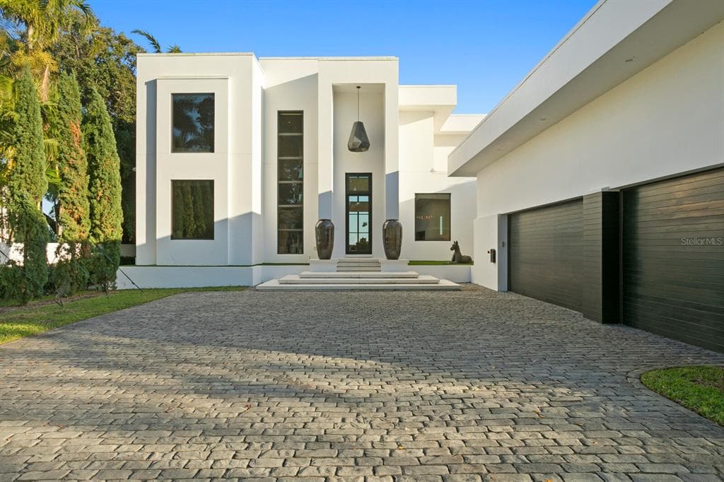 4611 BAYSHORE BOULEVARD NE ST PETERSBURG, FL 33703