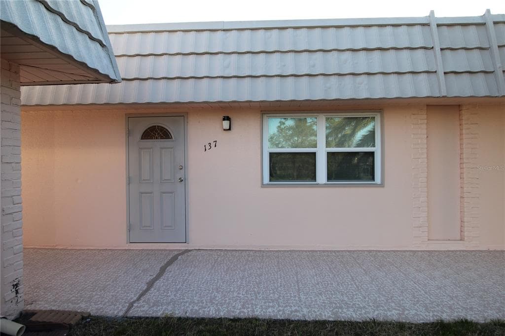 201 BEDFORD TRAIL UNIT 137 SUN CITY CENTER, FL 33573