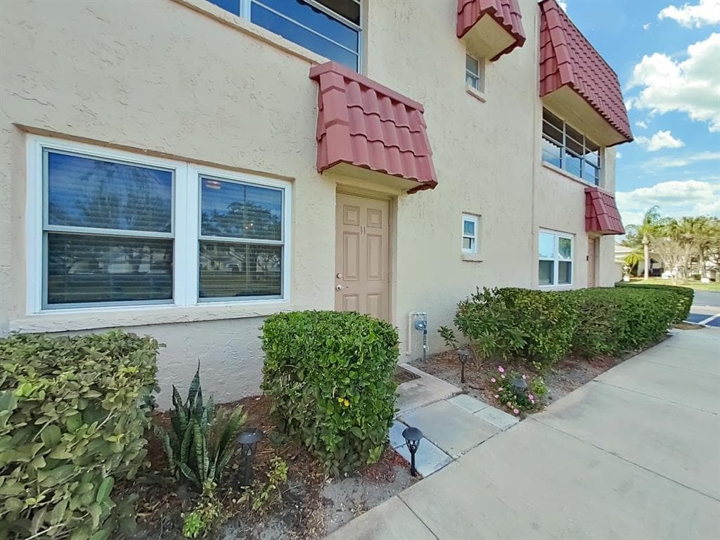10033 64TH AVENUE N UNIT 11 ST PETERSBURG, FL 33708