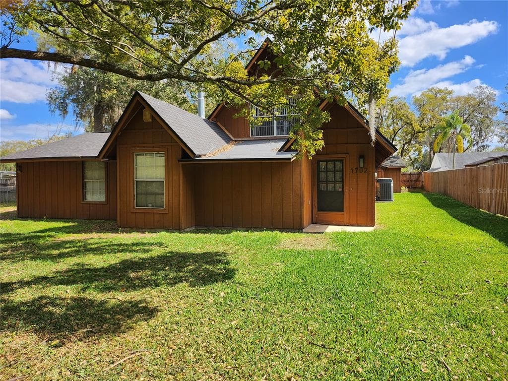 1702 FLORIDA AVENUE SEFFNER, FL 33584