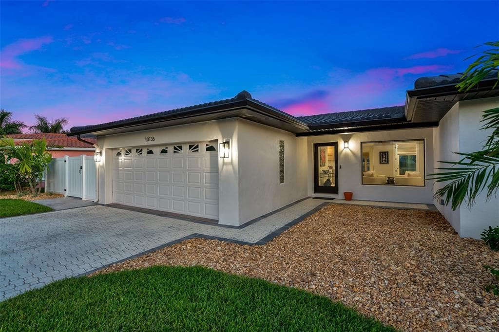 10136 YACHT CLUB DRIVE TREASURE ISLAND, FL 33706