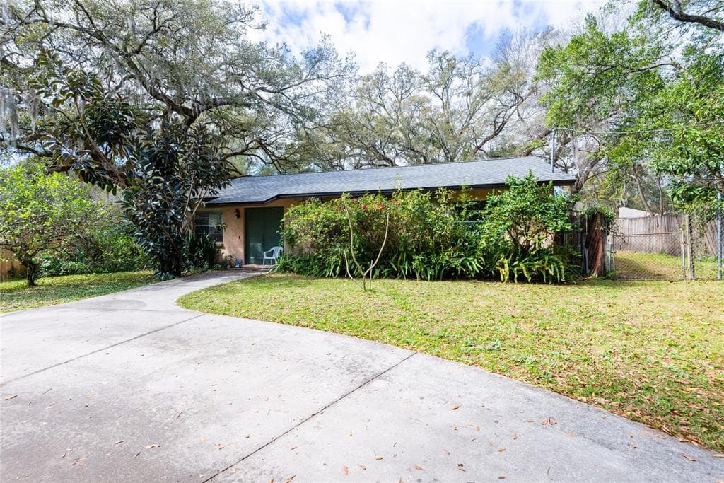 12706 LINDA DRIVE TAMPA, FL 33612