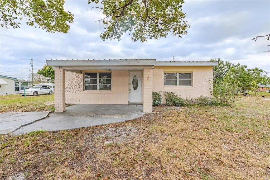 313 THOMAS AVENUE FROSTPROOF, FL 33843