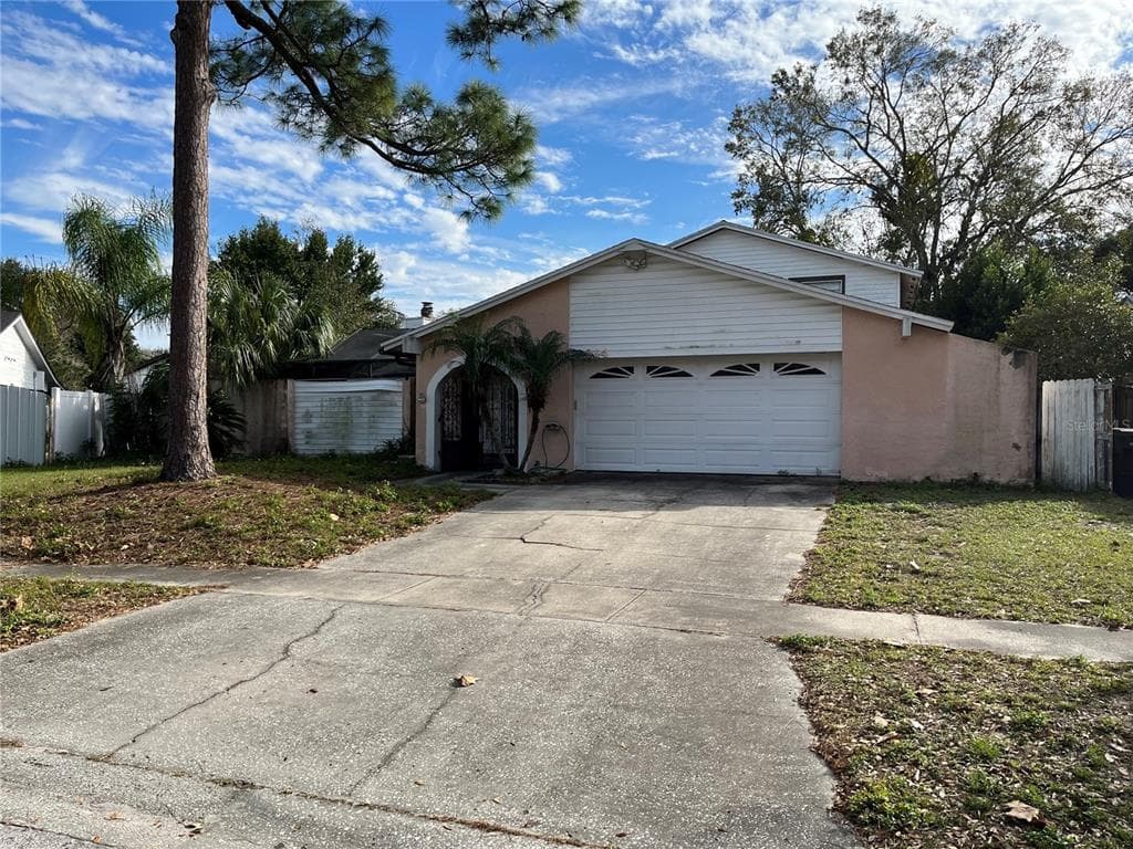7014 OAKVIEW CIRCLE