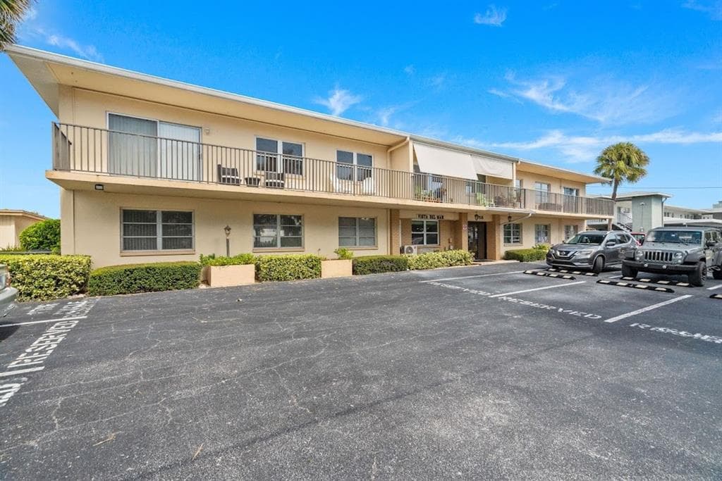3753 46TH AVENUE S UNIT 6 ST PETERSBURG, FL 33711