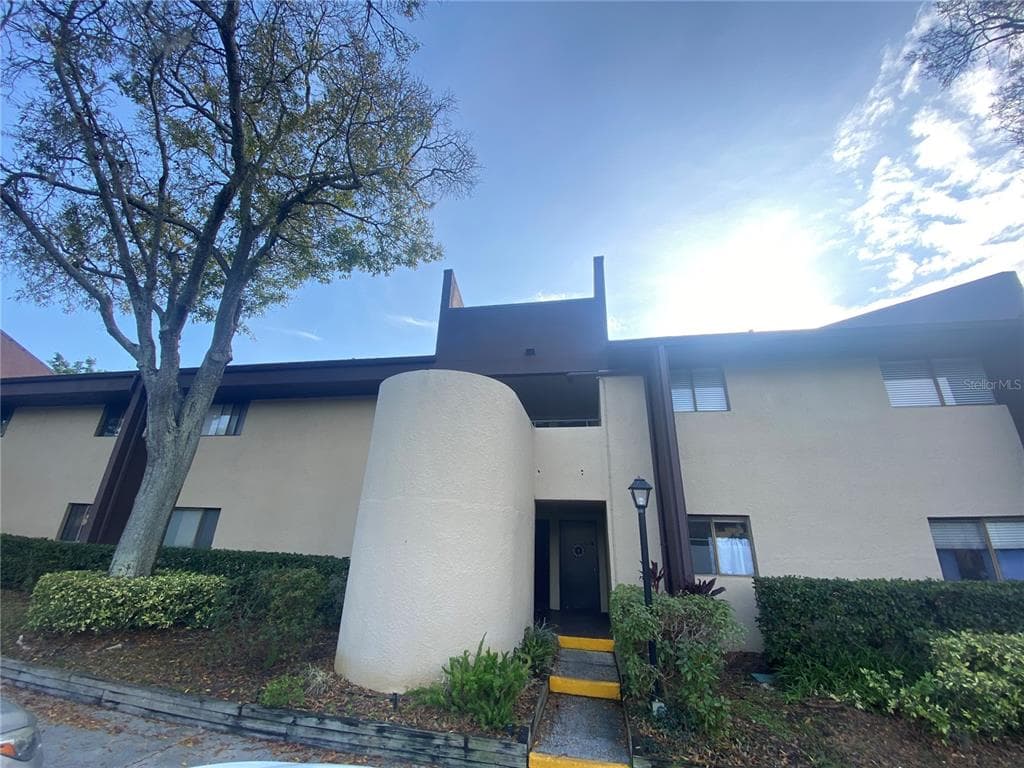 860 S VILLAGE DRIVE N UNIT 204 ST PETERSBURG, FL 33716