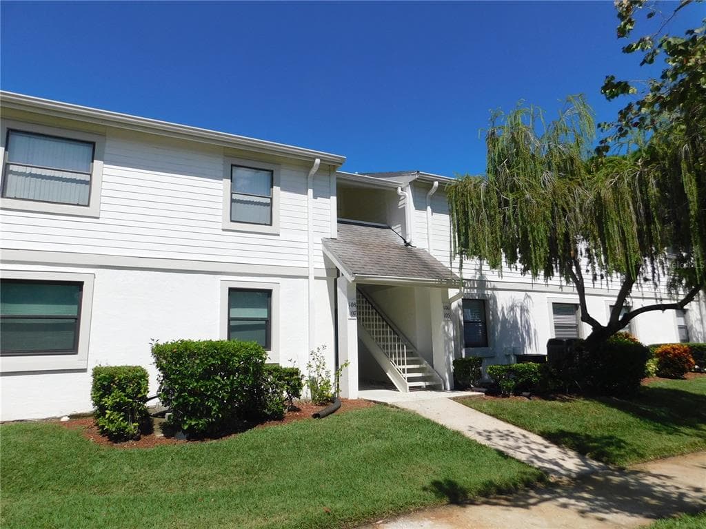 105 MEADOW LANE OLDSMAR, FL 34677