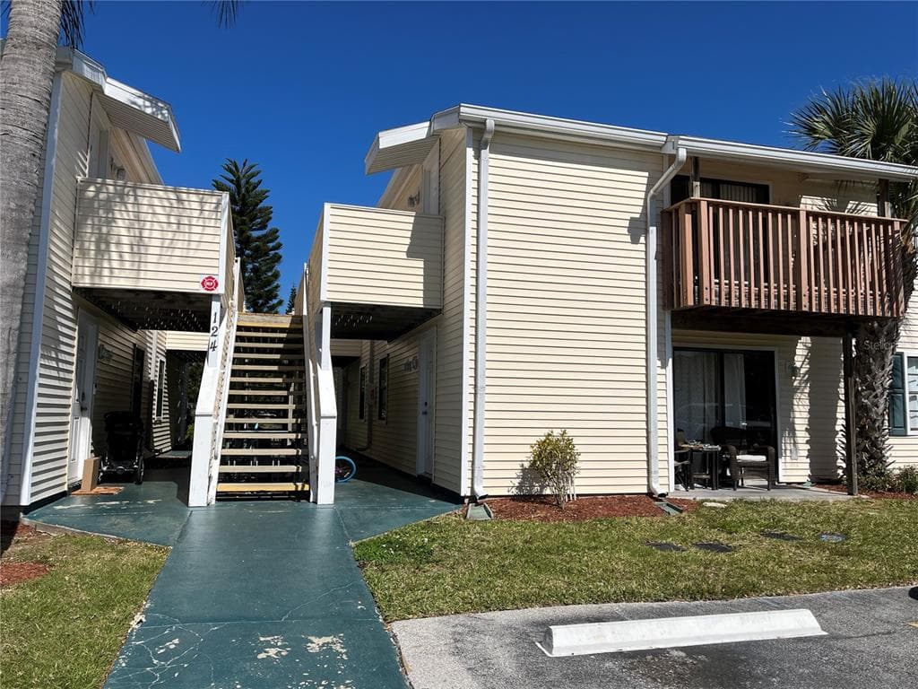 124 LOBLOLLY COURT UNIT C OLDSMAR, FL 34677