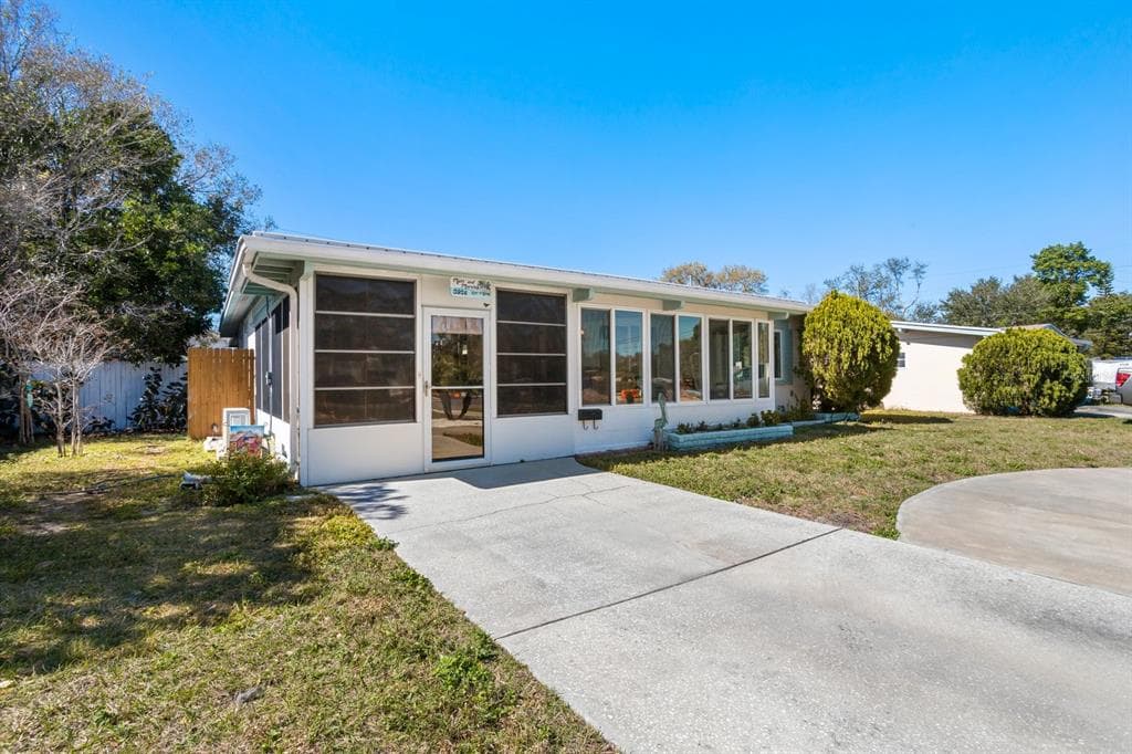 3926 74TH STREET N ST PETERSBURG, FL 33709