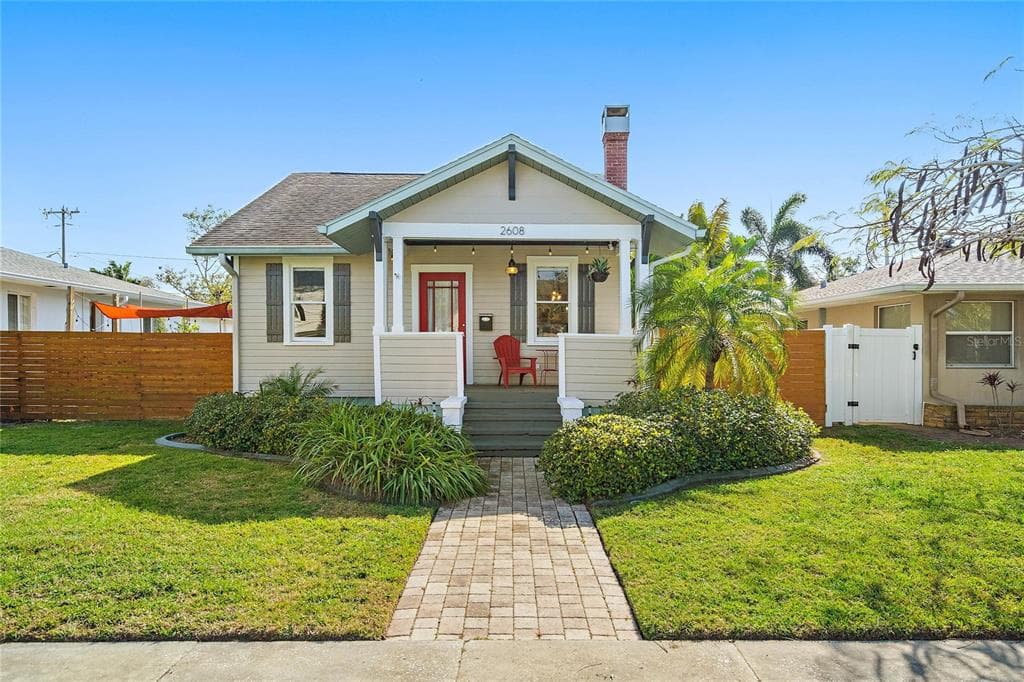 2608 DARTMOUTH AVENUE N ST PETERSBURG, FL 33713
