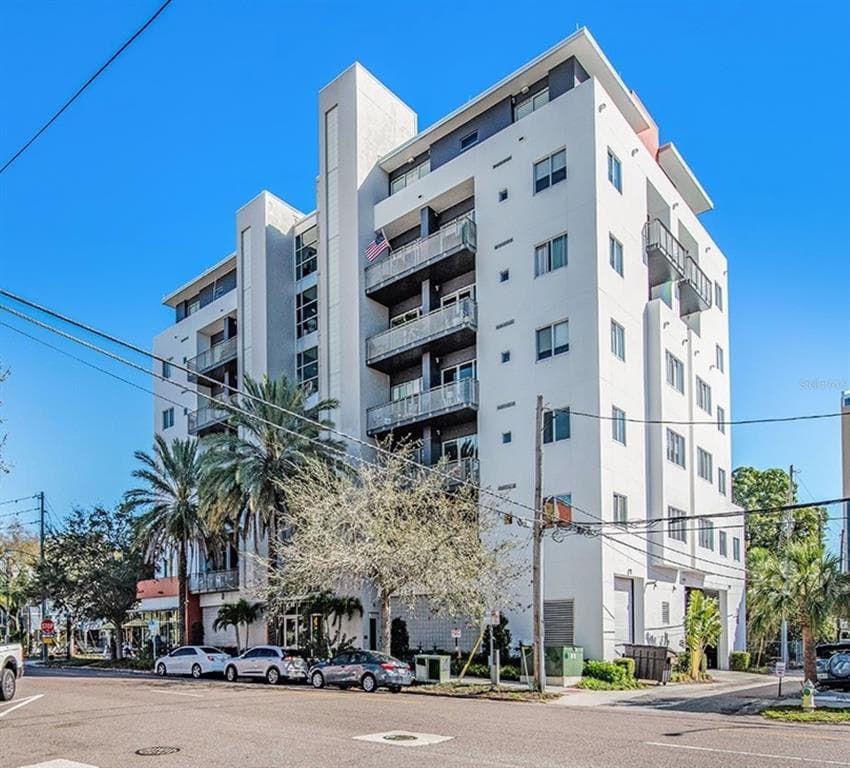 475 2ND STREET N UNIT 304 ST PETERSBURG, FL 33701