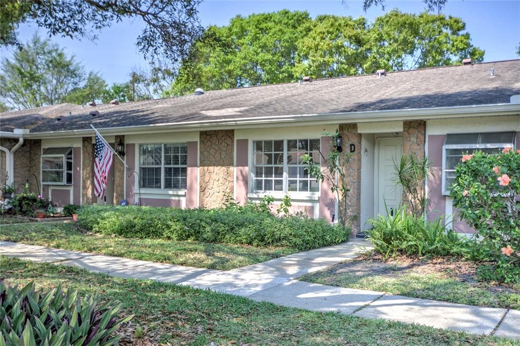 2290 LARK CIRCLE W UNIT D PALM HARBOR, FL 34684