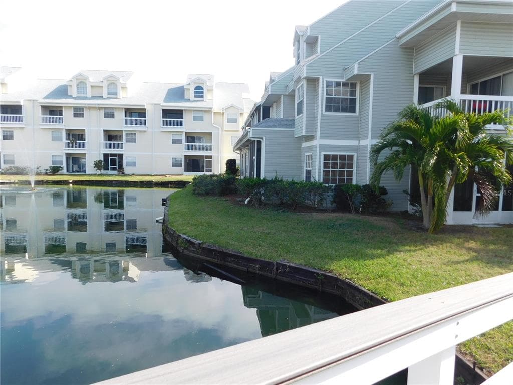6915 STONES THROW CIRCLE N UNIT 3206 ST PETERSBURG, FL 33710