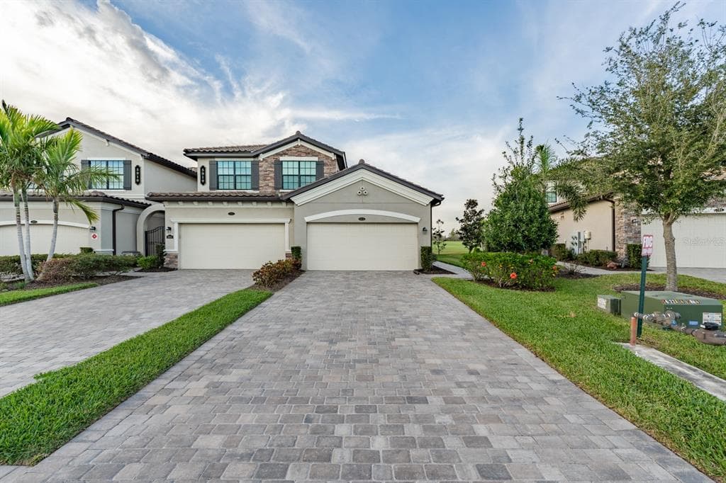 5910 WAKE FOREST RUN UNIT 104 BRADENTON, FL 34211
