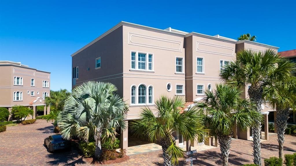596 RESERVE LANE DUNEDIN, FL 34698
