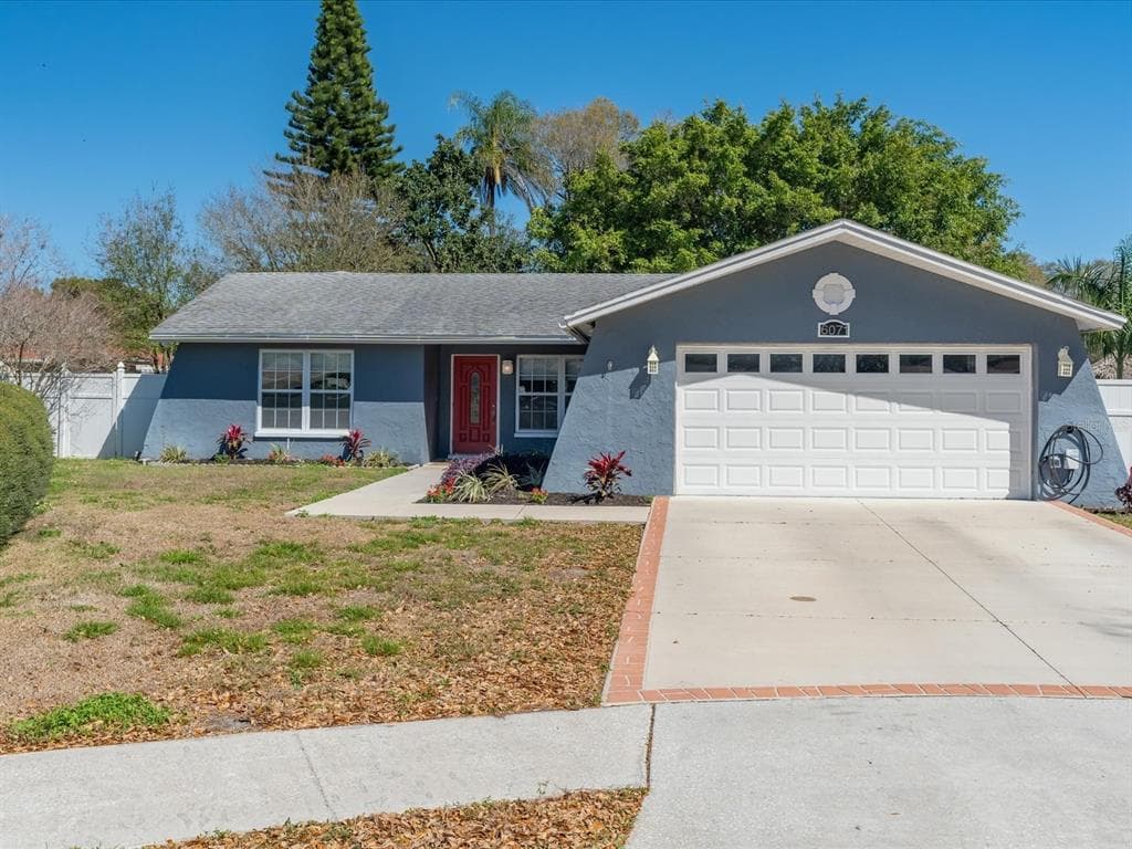 6071 GARMOUTH WAY N ST PETERSBURG, FL 33709