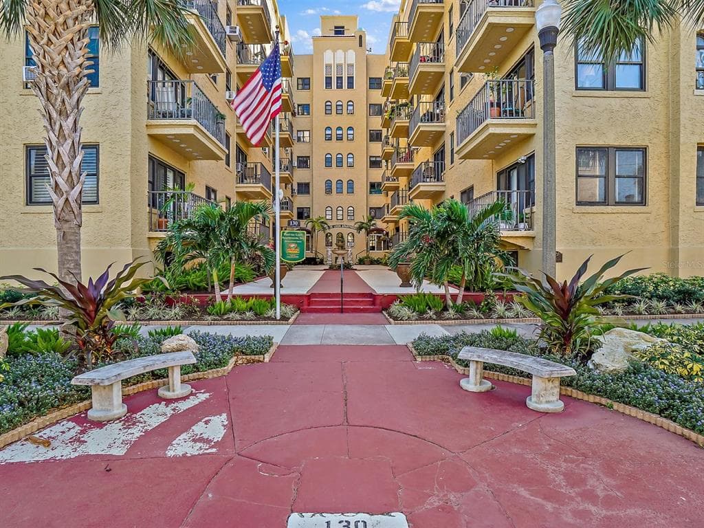 130 4TH AVENUE N UNIT 411 ST PETERSBURG, FL 33701