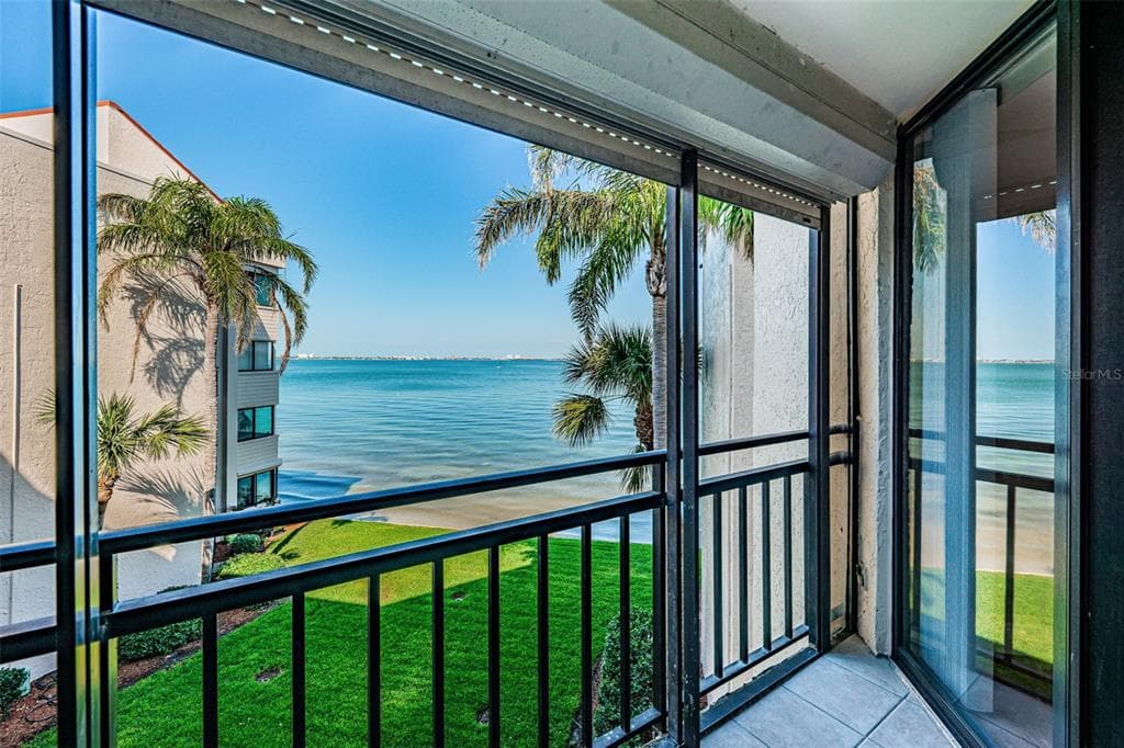 5633 PUERTA DEL SOL BOULEVARD S UNIT 305 ST PETERSBURG, FL 33715
