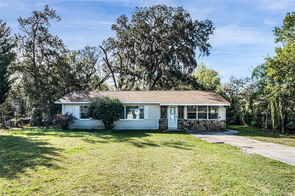 1406 E VOORHIS AVENUE DELAND, FL 32724