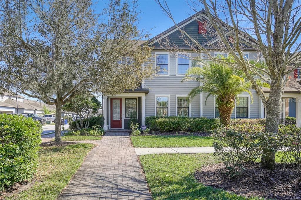 5802 VILLAGE CENTER DRIVE LITHIA, FL 33547