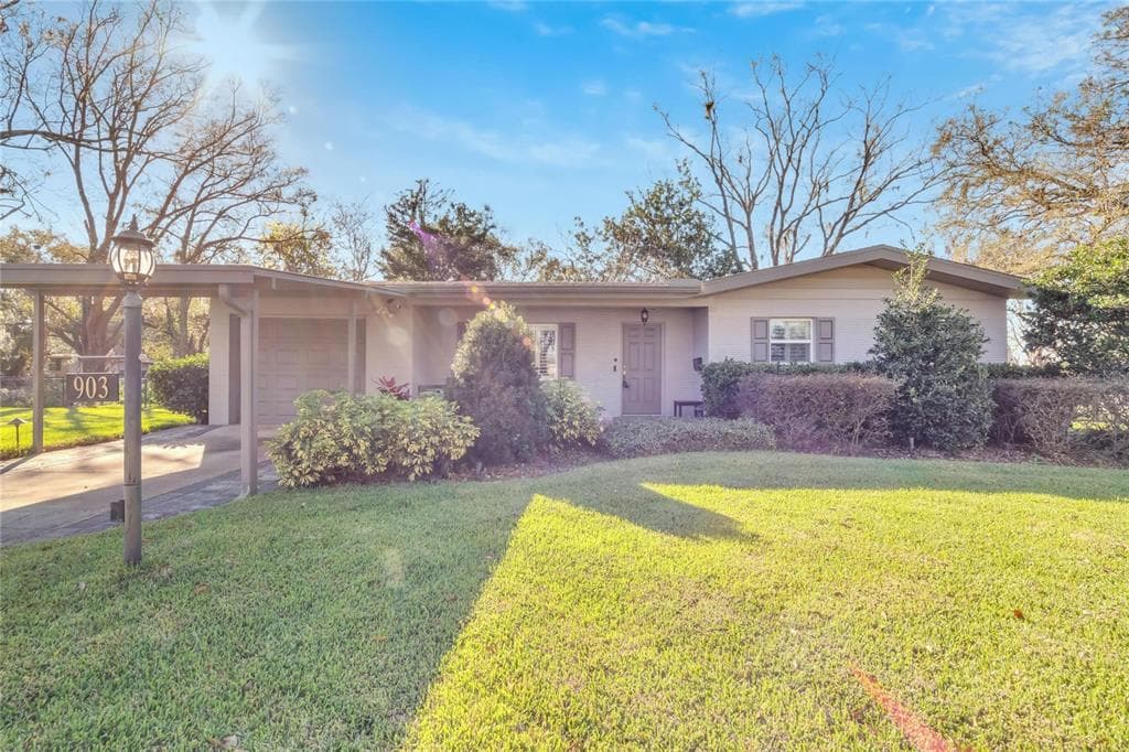903 N CRYSTAL TERRACE PLANT CITY, FL 33563