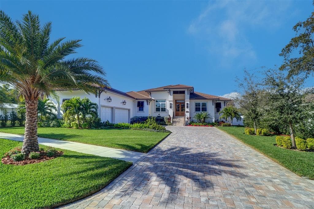 318 CORDOVA BOULEVARD NE ST PETERSBURG, FL 33704