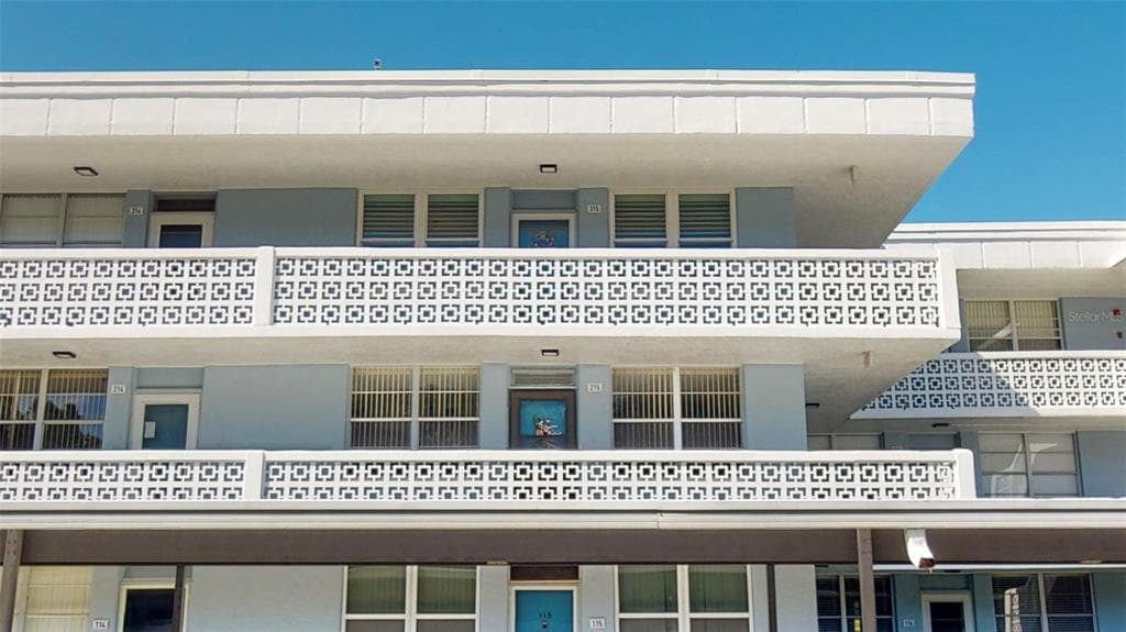 4720 LOCUST STREET NE UNIT 315 ST PETERSBURG, FL 33703